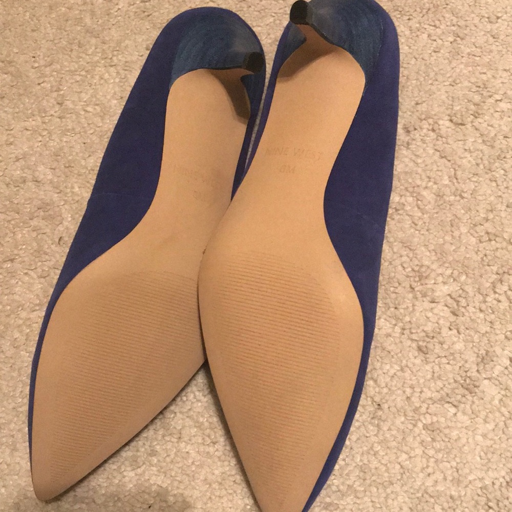 blue suede shoes. NWT - Picture 4 of 6